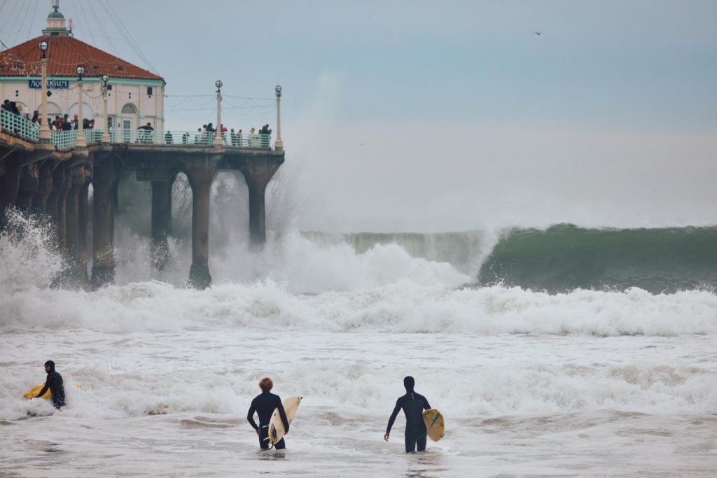 Possible rain, high surf forecast for Los Angeles area in holiday week
