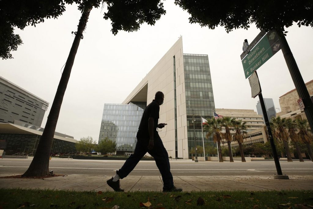 Robbers posed as police in Koreatown assault and robbery, LAPD says