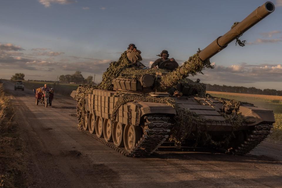 A Ukrainian T-72 tank near the Russian border.