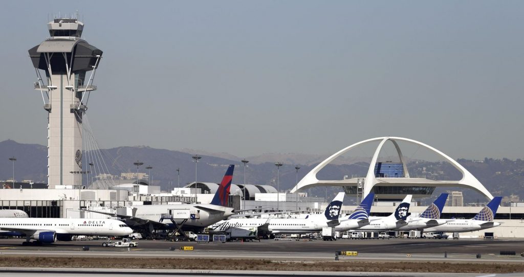 Jet carrying Gonzaga men's basketball team nearly collides with flight taking off at LAX