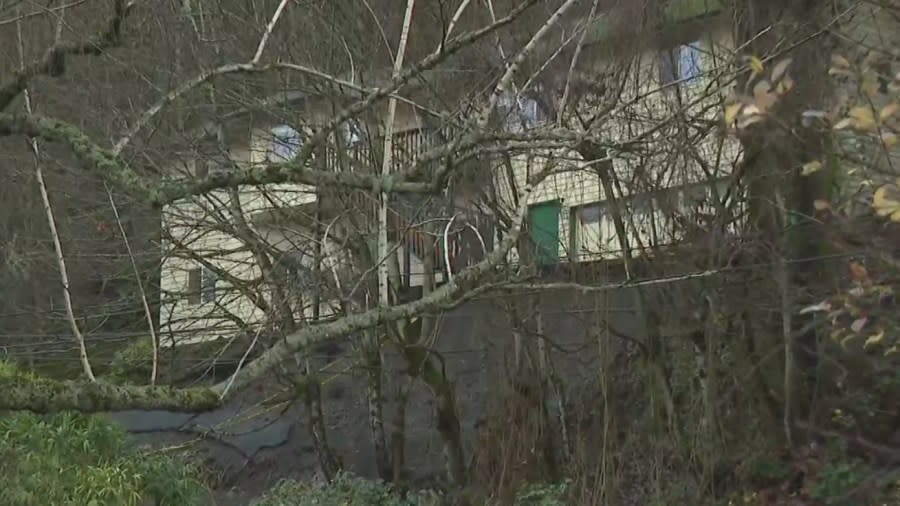 A home in Northeast Portland is on the edge of a hill after landslide happened overnight. December 26, 2024 (KOIN).