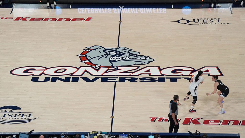 Gonzaga men’s basketball charter nearly collides with departing Delta flight in scary scene at LAX
