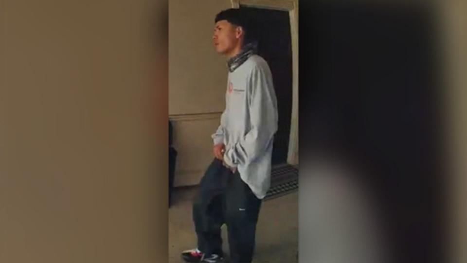 Multiple women robbed at gunpoint near Hyde Park neighborhood; police look for suspect