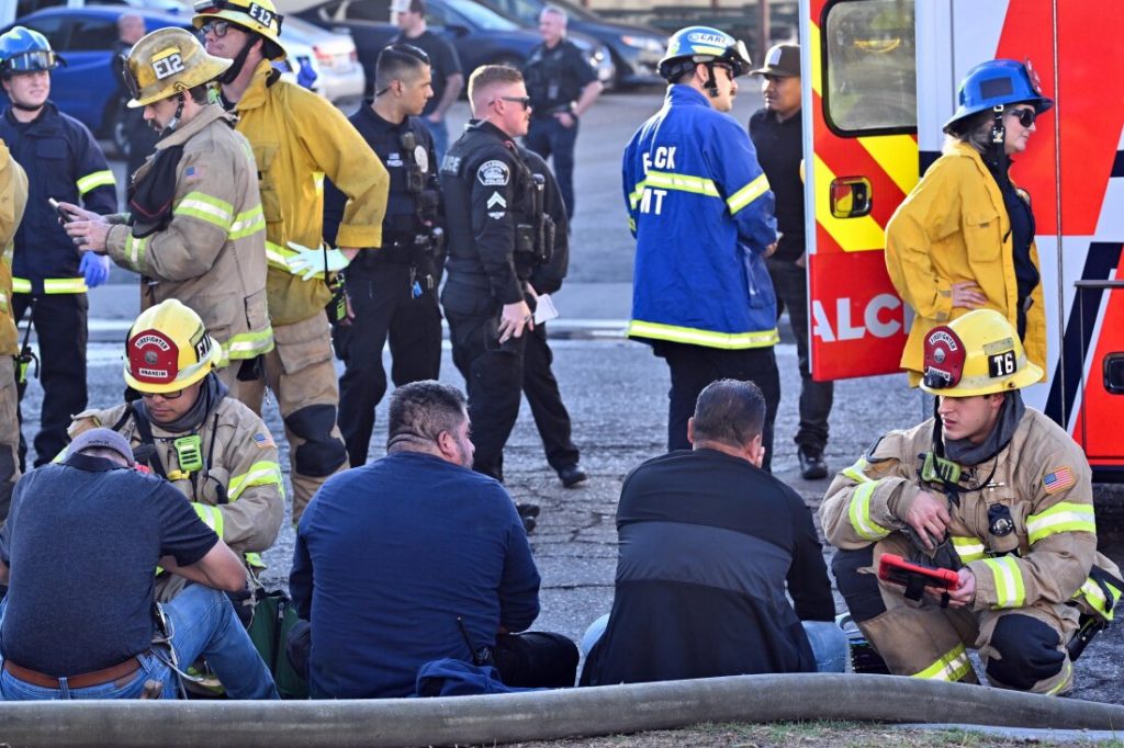 2 dead and 18 injured in Southern California plane crash : NPR