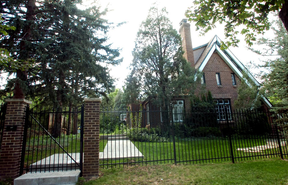 Former home of the Ramsey family is seen in Boulder, Colorado August 16, 2006. An American primary school teacher was arrested in Thailand on Wednesday in the 1996 murder of JonBenet Ramsey, 10 years after the child beauty queen&#39;s grisly death triggered a media frenzy that transfixed much of America.