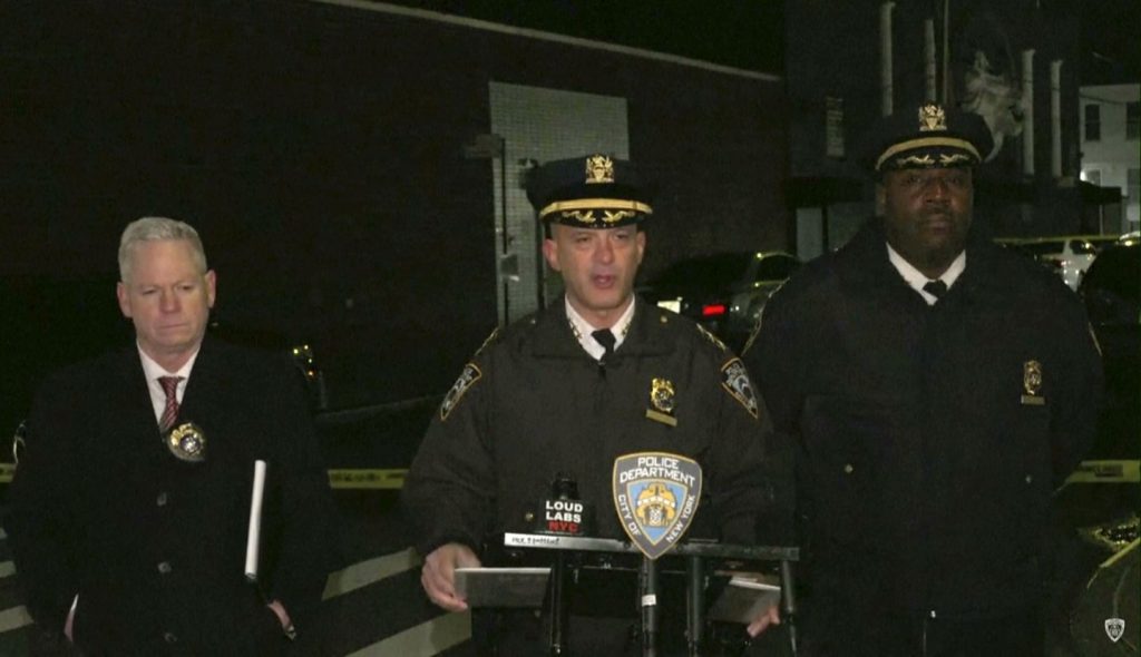 10 people wounded in shooting while waiting to get in a New York City nightclub