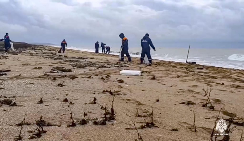 Russia-appointed officials in Crimea declare emergency as oil spill reaches Sevastopol