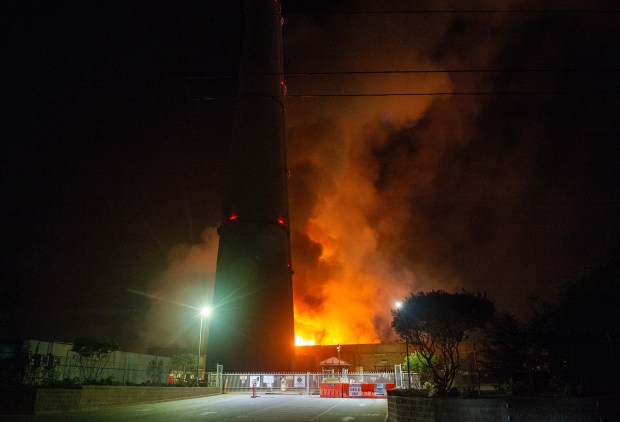 A fire rages out of control at the Vistra battery...