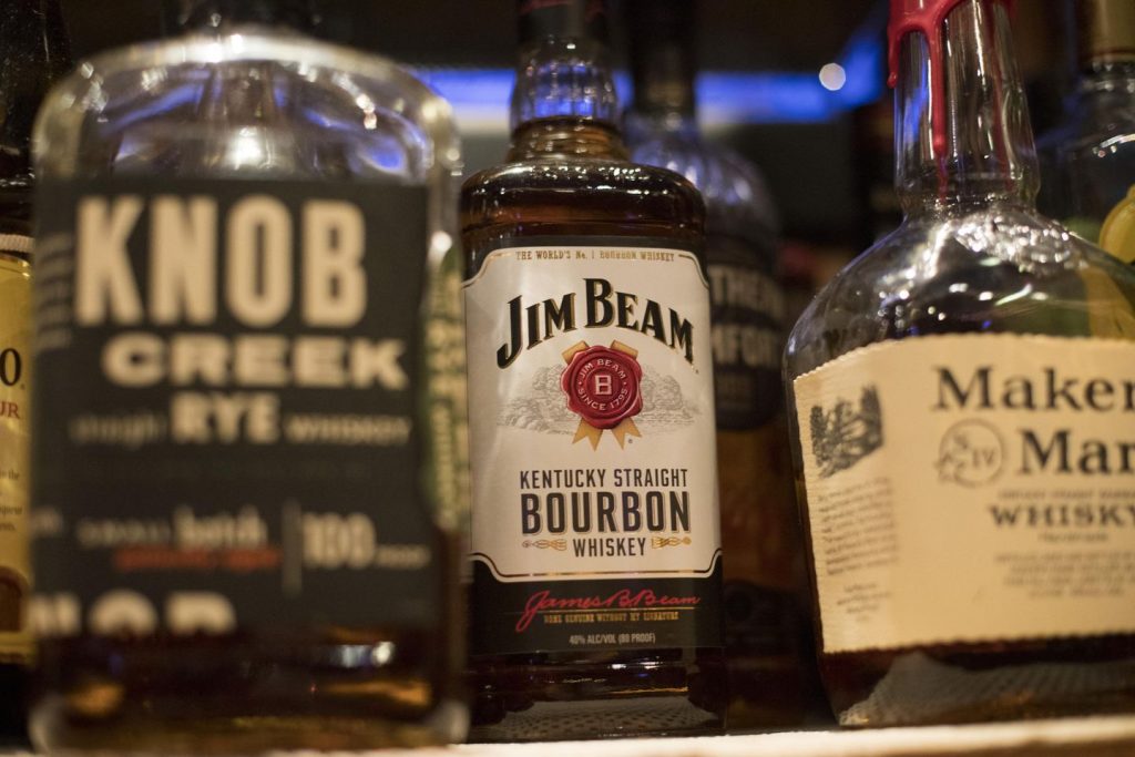 Surgeon general recommends putting warning labels on alcohol, citing cancer risk