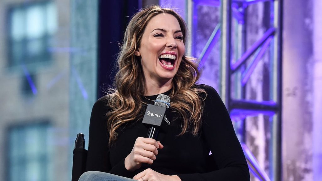 Comedian takes jab at CNN’s low ratings during New Year’s Eve special