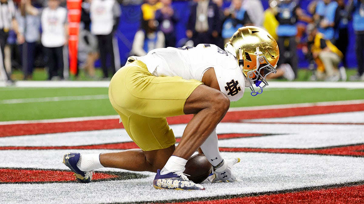 Beaux Collins scores touchdown