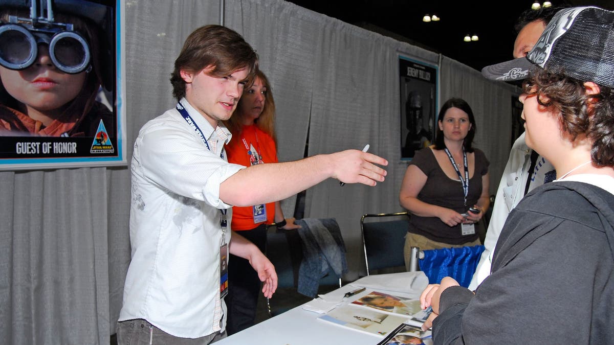 jake lloyd meeting fan at convention in 2007