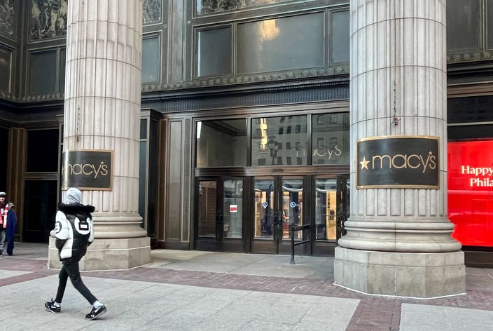 Macy's closing exterior